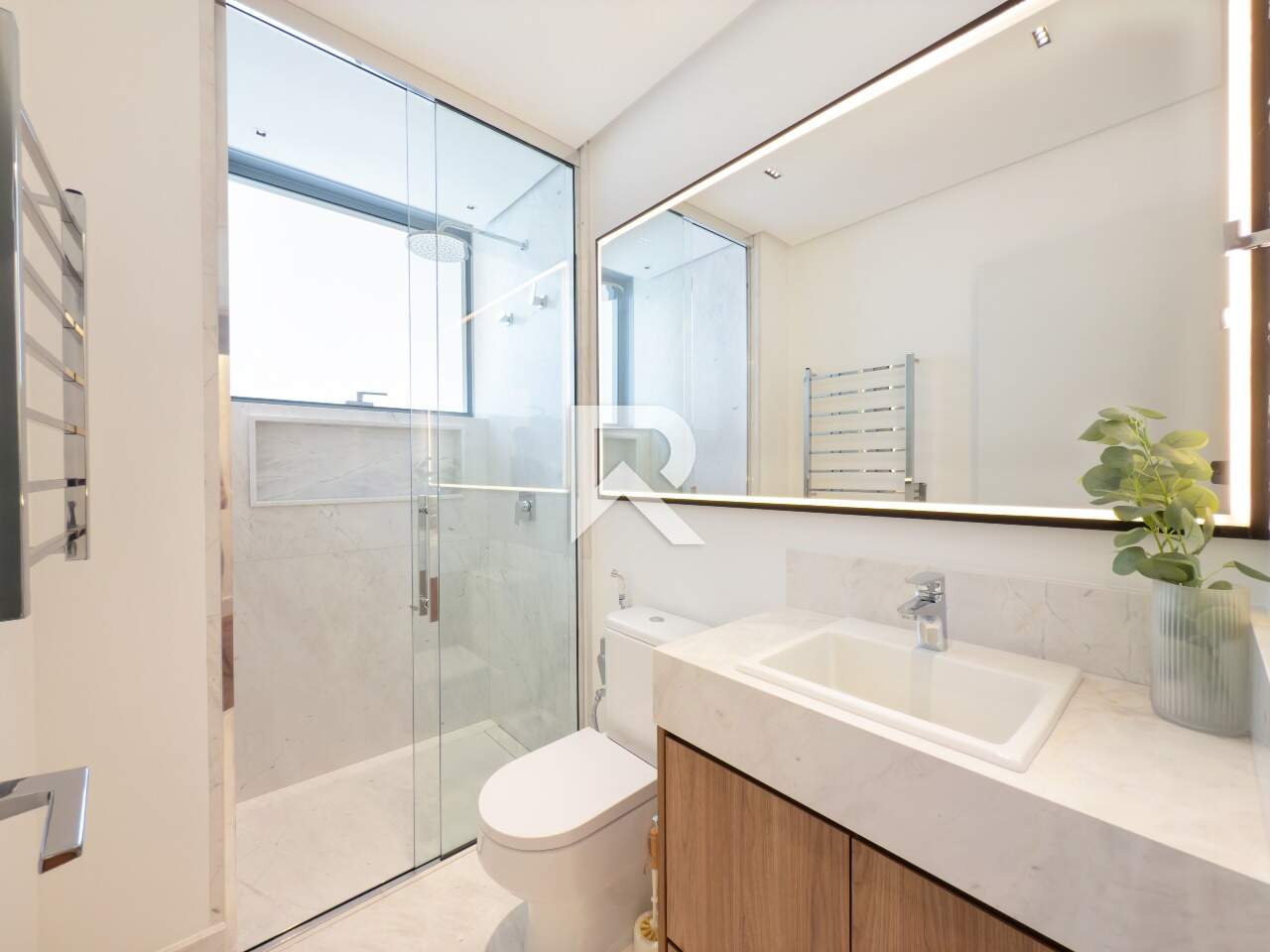 Apt Mobiliado em Cond. Clube, Andar Alto, Vista Livre, Face Norte com 4 suítes e 4 Vagas para venda - 246m2 - Champagnat, Curitiba miniatura 12