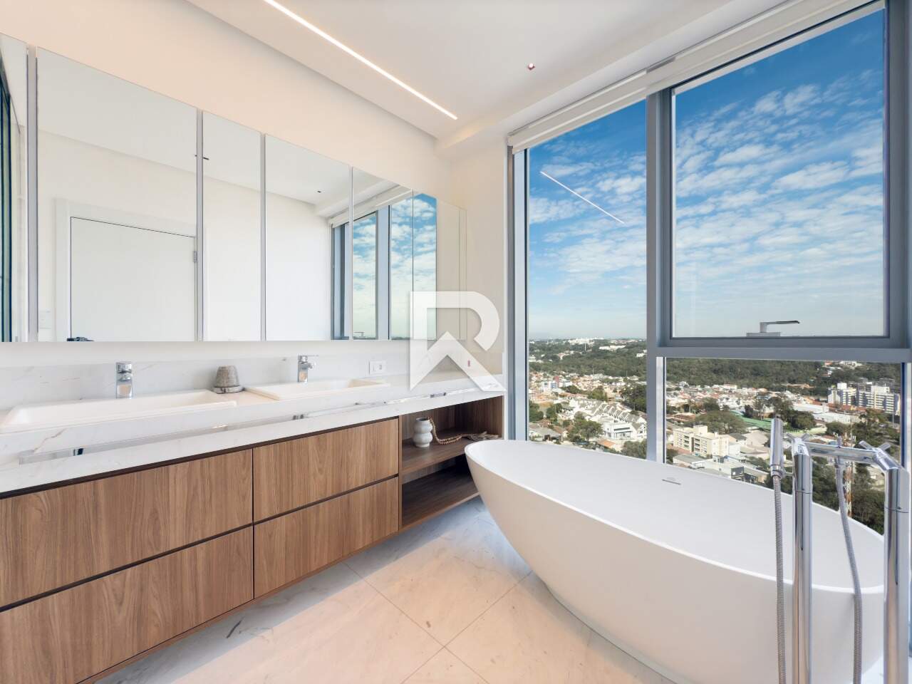 Apt Mobiliado em Cond. Clube, Andar Alto, Vista Livre, Face Norte com 4 suítes e 4 Vagas para venda - 246m2 - Champagnat, Curitiba miniatura 16