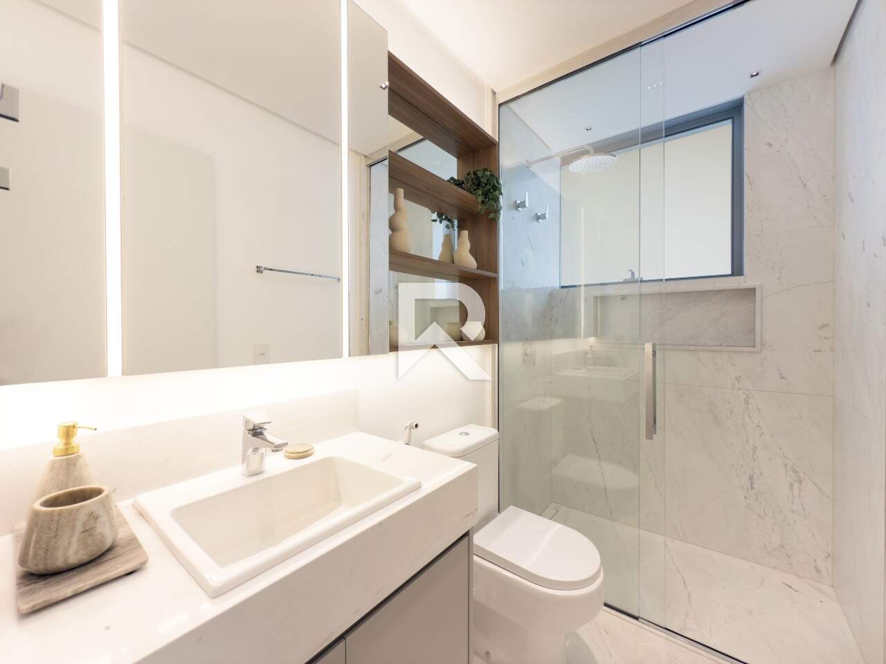 Apt Mobiliado em Cond. Clube, Andar Alto, Vista Livre, Face Norte com 4 suítes e 4 Vagas para venda - 246m2 - Champagnat, Curitiba miniatura 8
