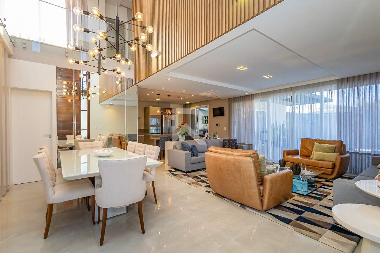 Casa com Face Leste e Piscina com Spa, 3 quartos 5 Vagas à venda, 400 m² - Santa Felicidade - Curitiba/PR