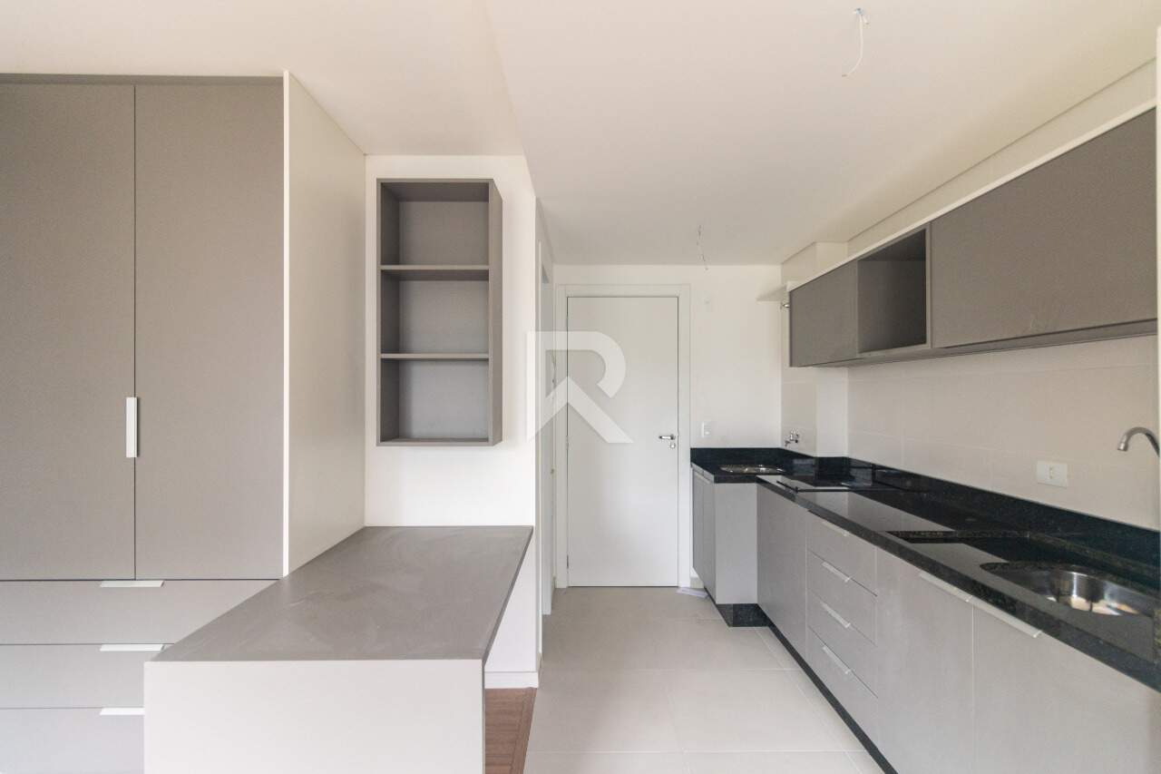Studio de Luxo Mobiliado e Decorado com 28m² e 1 vaga, em Condomínio Clube no Ecoville, em Curitiba. miniatura 4