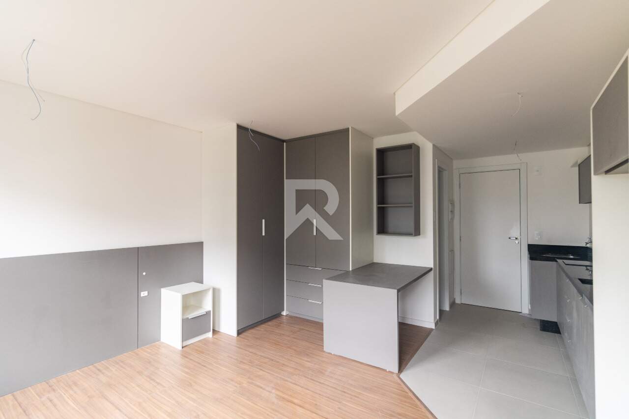 Studio de Luxo Mobiliado e Decorado com 28m² e 1 vaga, em Condomínio Clube no Ecoville, em Curitiba. miniatura 11