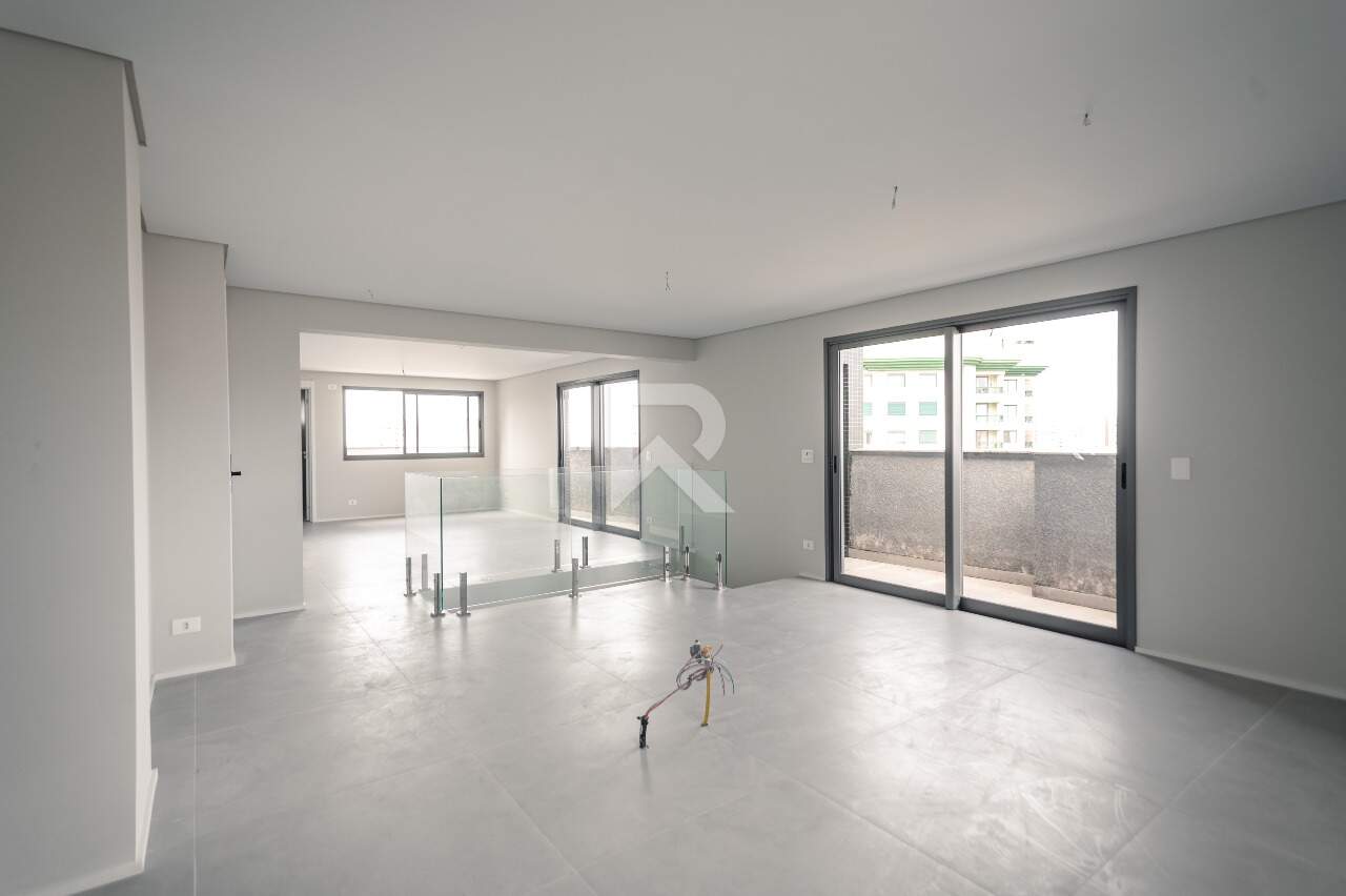 Cobertura Duplex com Espaço Gourmet e 3 Suítes – Centro – Curitiba/PR