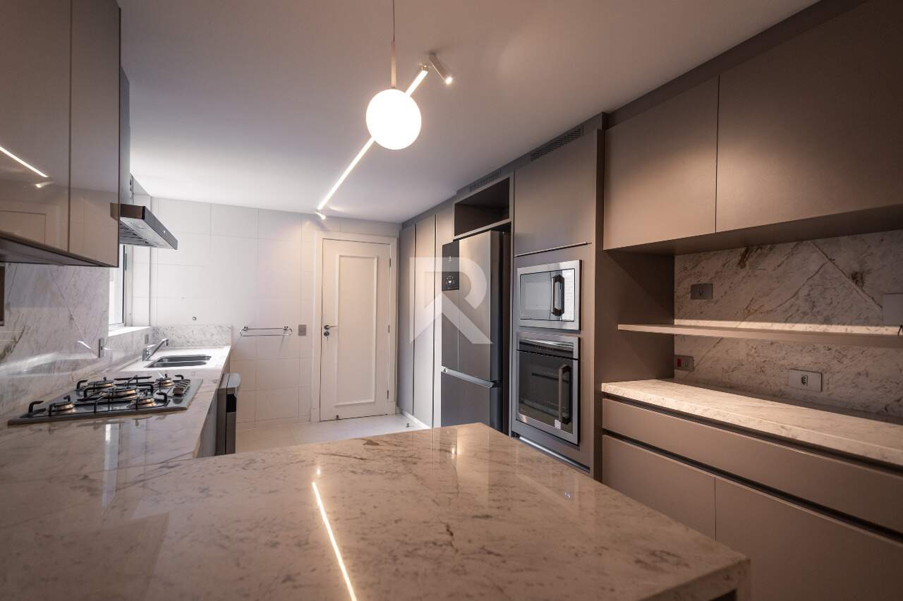 Apartamento de Alto Padrão com 4 Suítes, 4 Vagas, 370m2 para Aluguel– Água Verde – Curitiba/PR miniatura 15