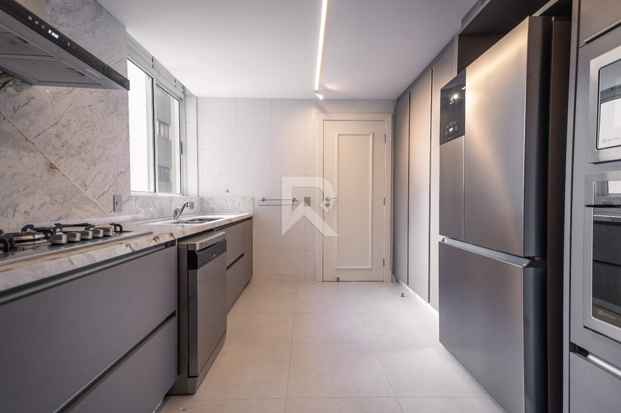 Apartamento de Alto Padrão com 4 Suítes, 4 Vagas, 370m2 para Aluguel– Água Verde – Curitiba/PR miniatura 14