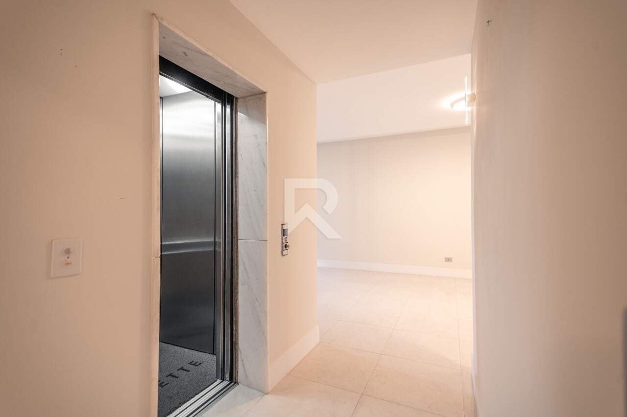 Apartamento de Alto Padrão com 4 Suítes, 4 Vagas, 370m2 para Aluguel– Água Verde – Curitiba/PR miniatura 7