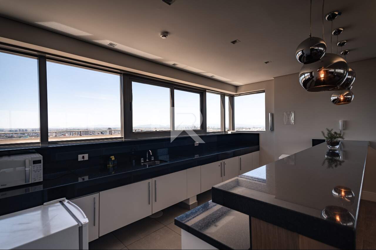 Studio Mobiliado com Vista Livre em Condomínio Clube para locação, 47m2 – Centro – Curitiba/PR miniatura 17