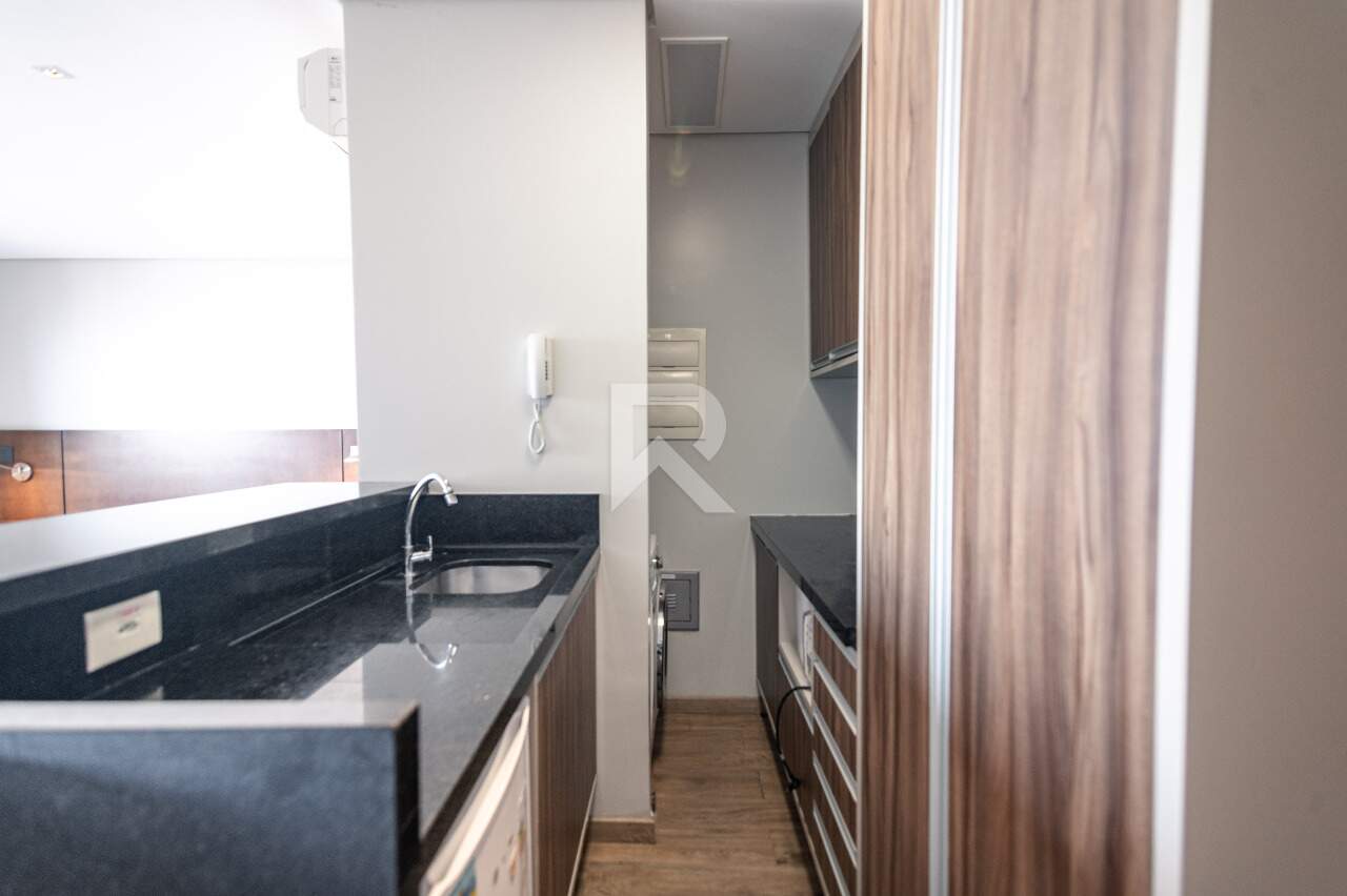 Studio Mobiliado com Vista Livre em Condomínio Clube para locação, 47m2 – Centro – Curitiba/PR miniatura 10