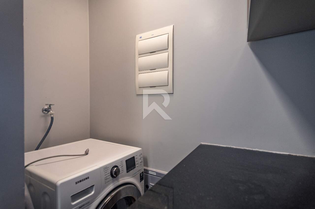 Studio Mobiliado com Vista Livre em Condomínio Clube para locação, 47m2 – Centro – Curitiba/PR miniatura 11