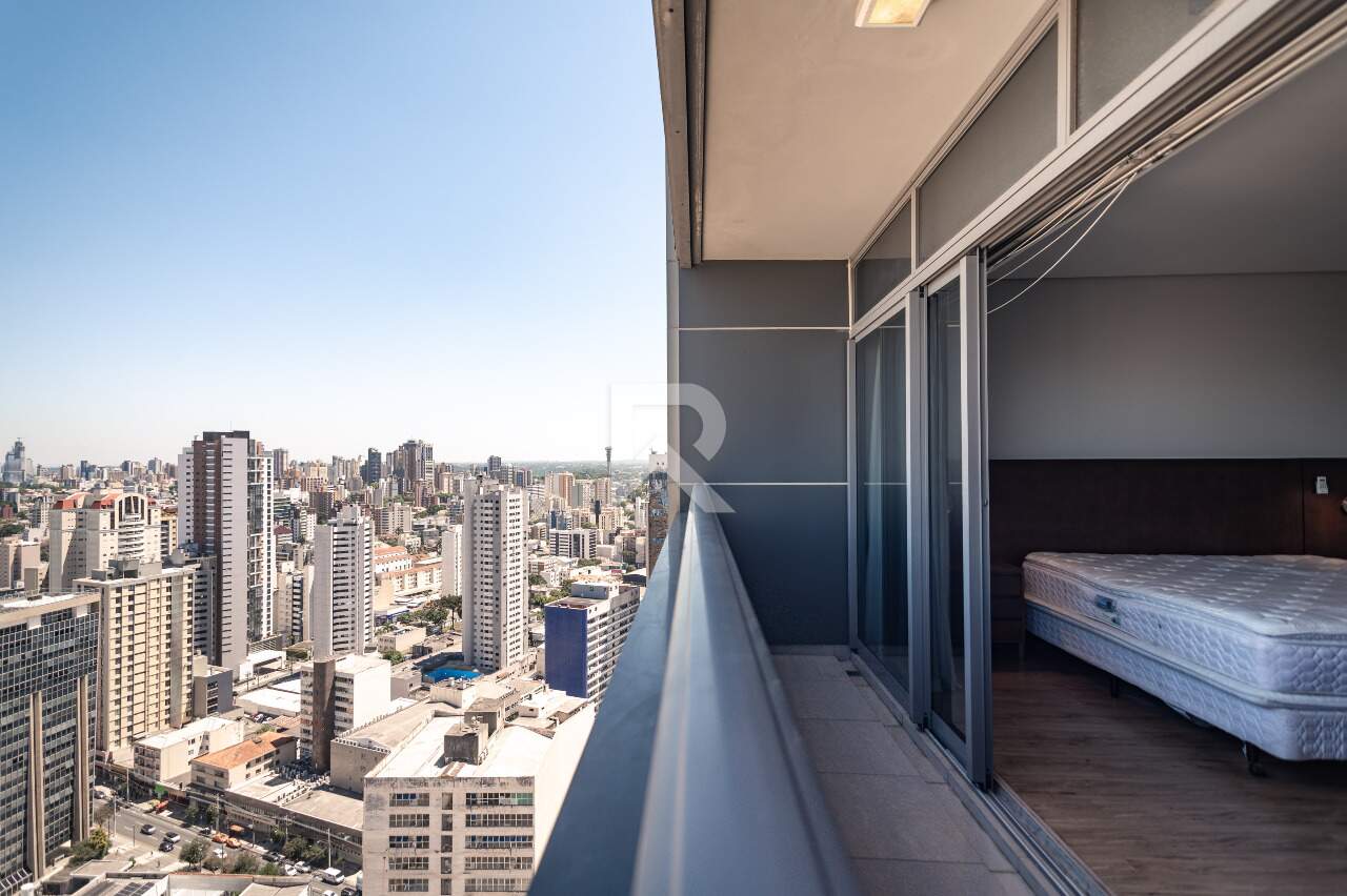 Studio Mobiliado com Vista Livre em Condomínio Clube para locação, 47m2 – Centro – Curitiba/PR miniatura 4