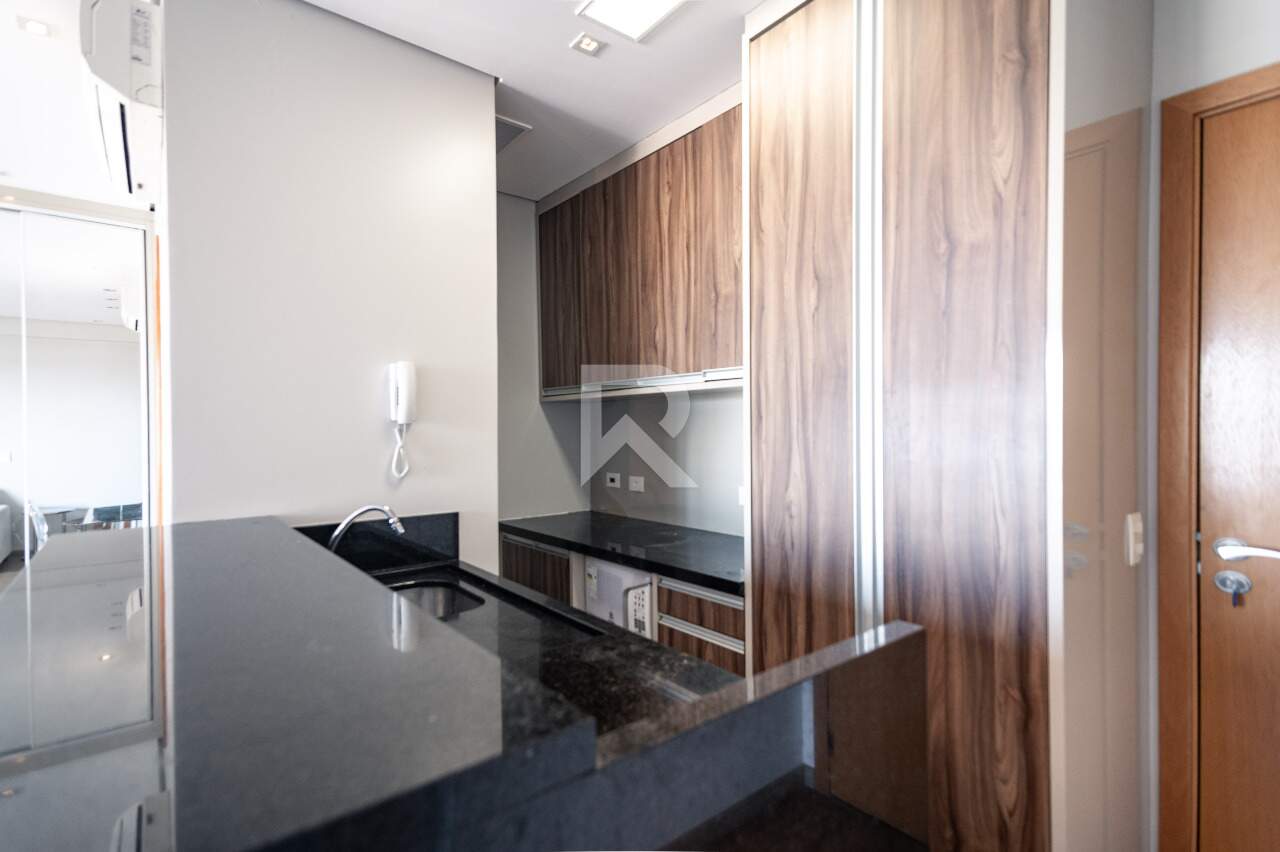 Studio Mobiliado com Vista Livre em Condomínio Clube para locação, 47m2 – Centro – Curitiba/PR miniatura 9