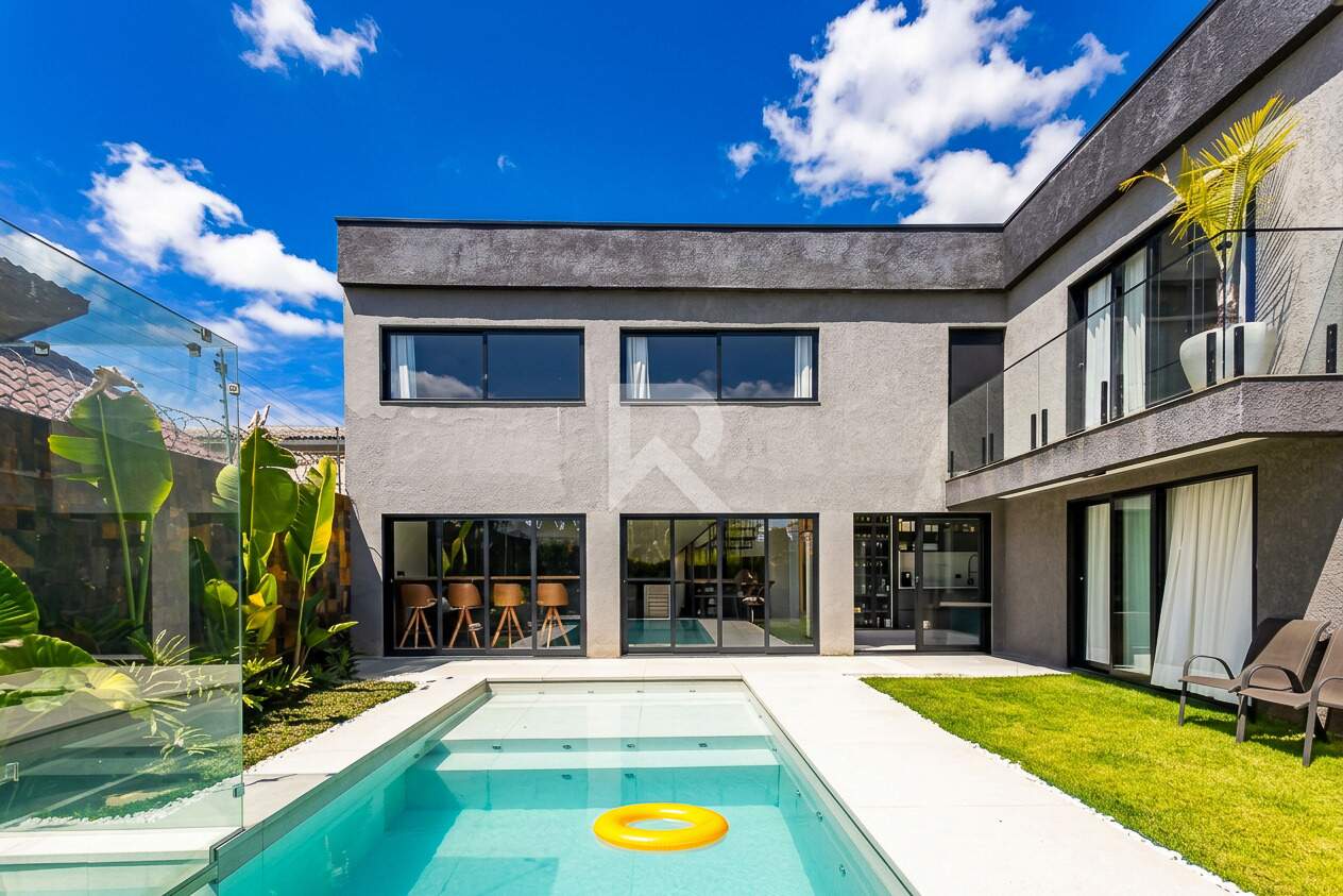 Casa em Condomínio Mobiliada com Piscina Privativa, 4 Quartos 4 Vagas para Venda, 294 m² – Santa Felicidade – Curitiba/PR