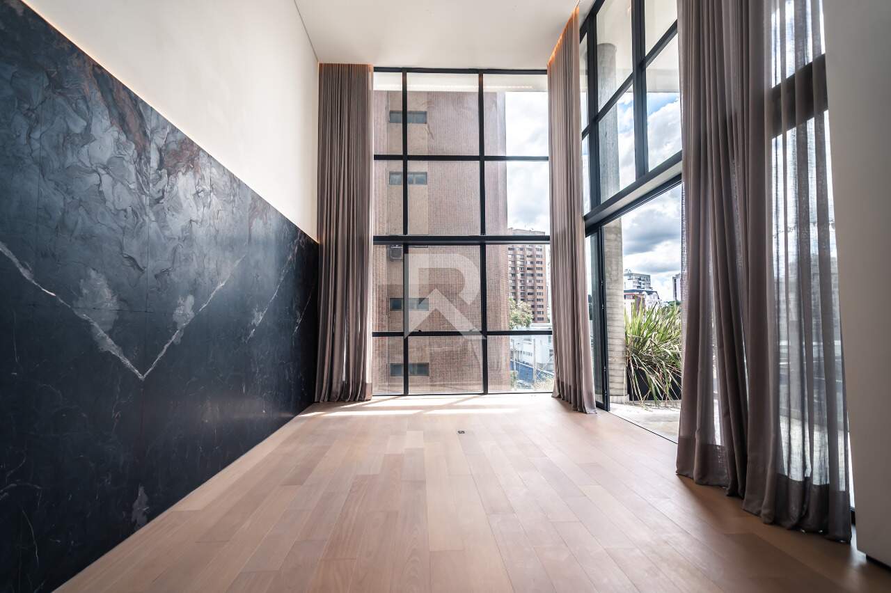 Apartamento em Cond. de Luxo com 3 Suítes, 3 Vagas e 224m² para Venda – Cabral – Curitiba/PR miniatura 3