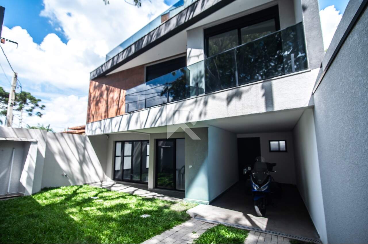 Sobrado com Jardim, 3 quartos 2 vagas à venda, 196 m² - Mercês - Curitiba/PR