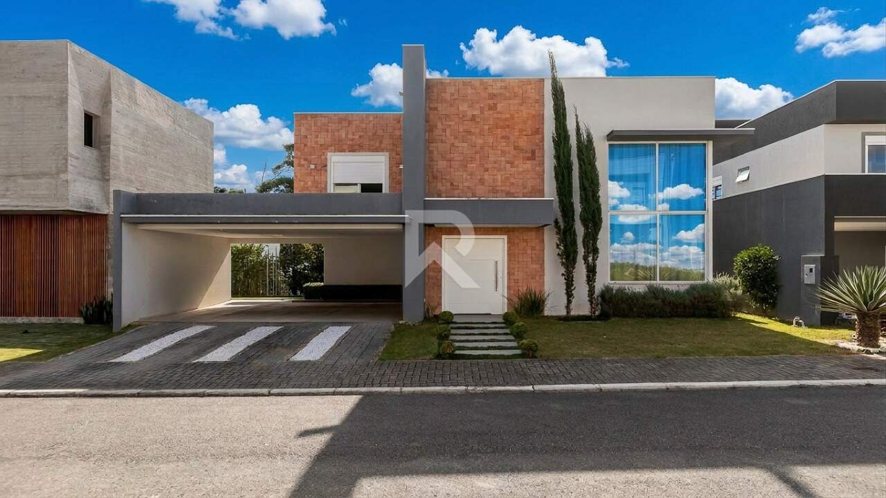 Casa Mobiliada em Condomínio Clube com 4 Quartos e Quintal, 229m2 para Locação – São Braz – Curitiba/PR