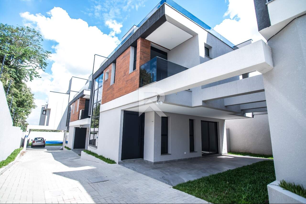 Sobrado com Quintal, 3 quartos 2 vagas à venda, 198 m² - Mercês - Curitiba/PR