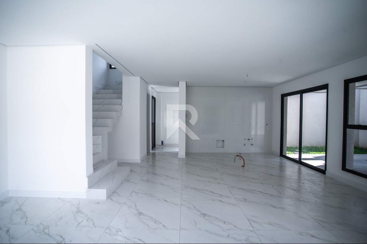 Sobrado com Quintal, 3 quartos 2 vagas à venda, 198 m² - Mercês - Curitiba/PR miniatura 2