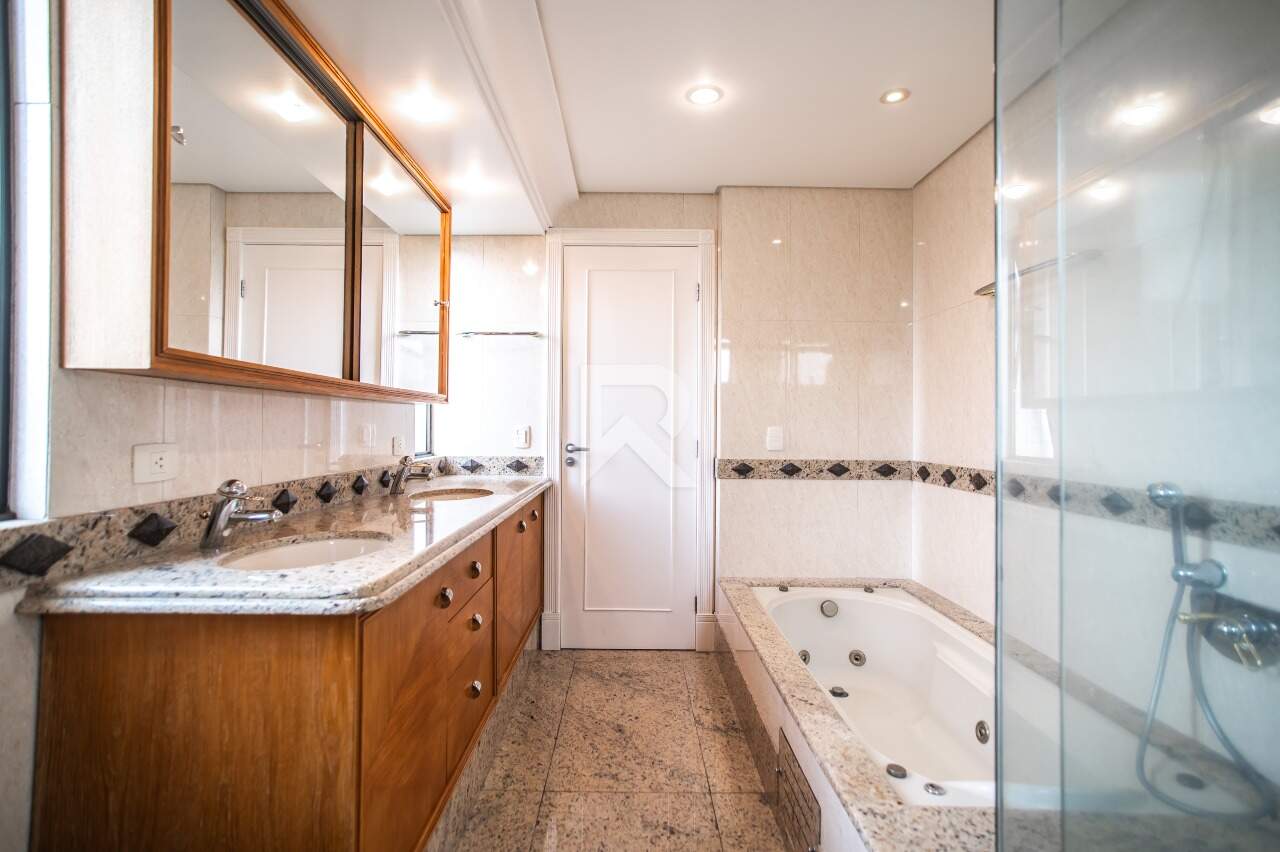 Apartamento com Elevador Privativo, Vista Livre, 4 quartos e 4 vagas para locação, 200 m² - Mossunguê - Curitiba/PR miniatura 27