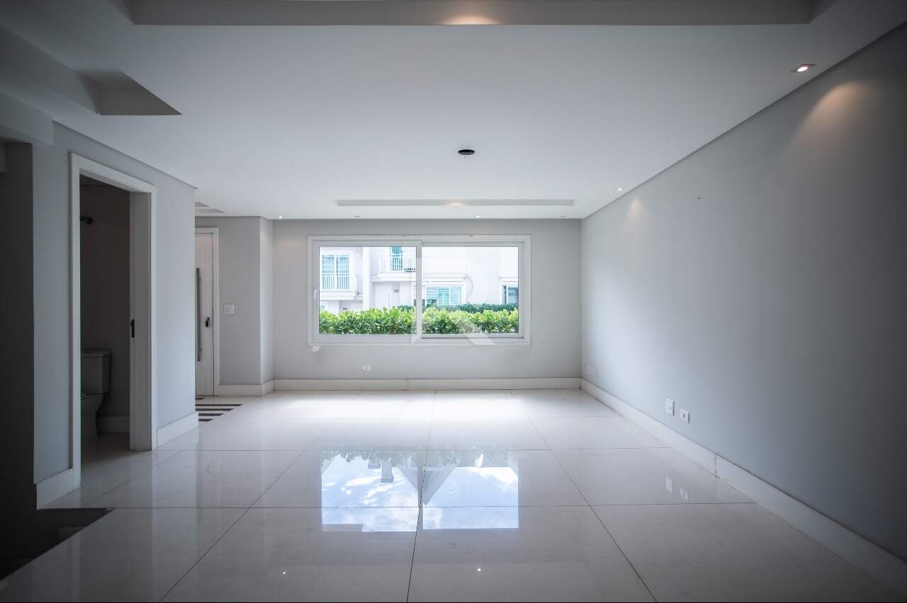 Triplex em Condomínio com Garden Privativo, 3 suítes e 4 vagas – Santo Inácio - Curitiba/PR miniatura 4