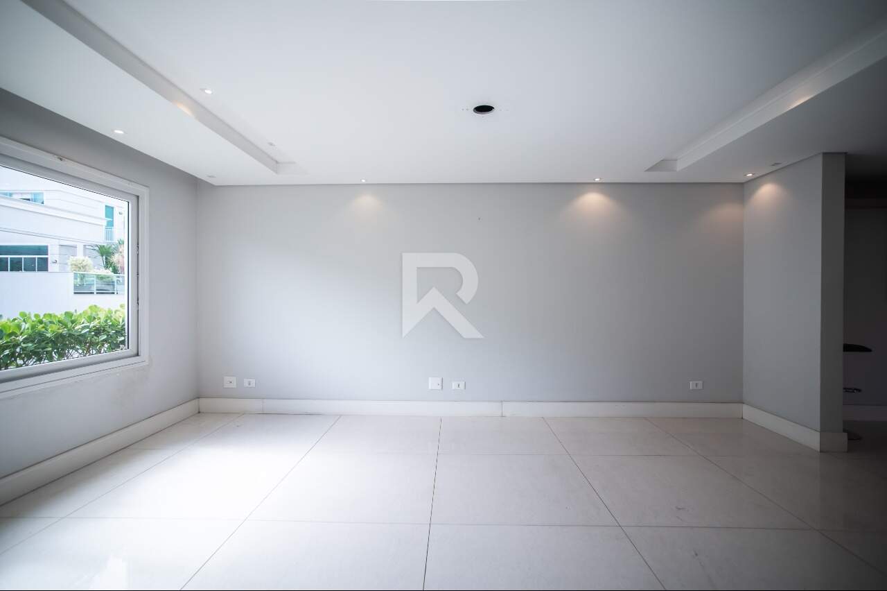 Triplex em Condomínio com Garden Privativo, 3 suítes e 4 vagas – Santo Inácio - Curitiba/PR miniatura 3