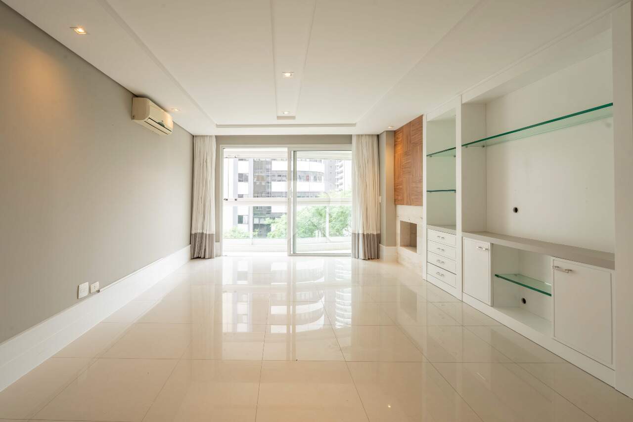 Apartamento Semi Mobiliado com 4 Suítes 3 Vagas à venda, 241 m² – Água Verde – Curitiba/PR miniatura 2