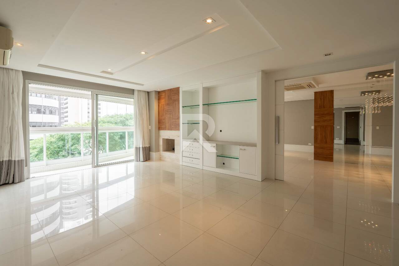Apartamento Semi Mobiliado com 4 Suítes 3 Vagas à venda, 241 m² – Água Verde – Curitiba/PR