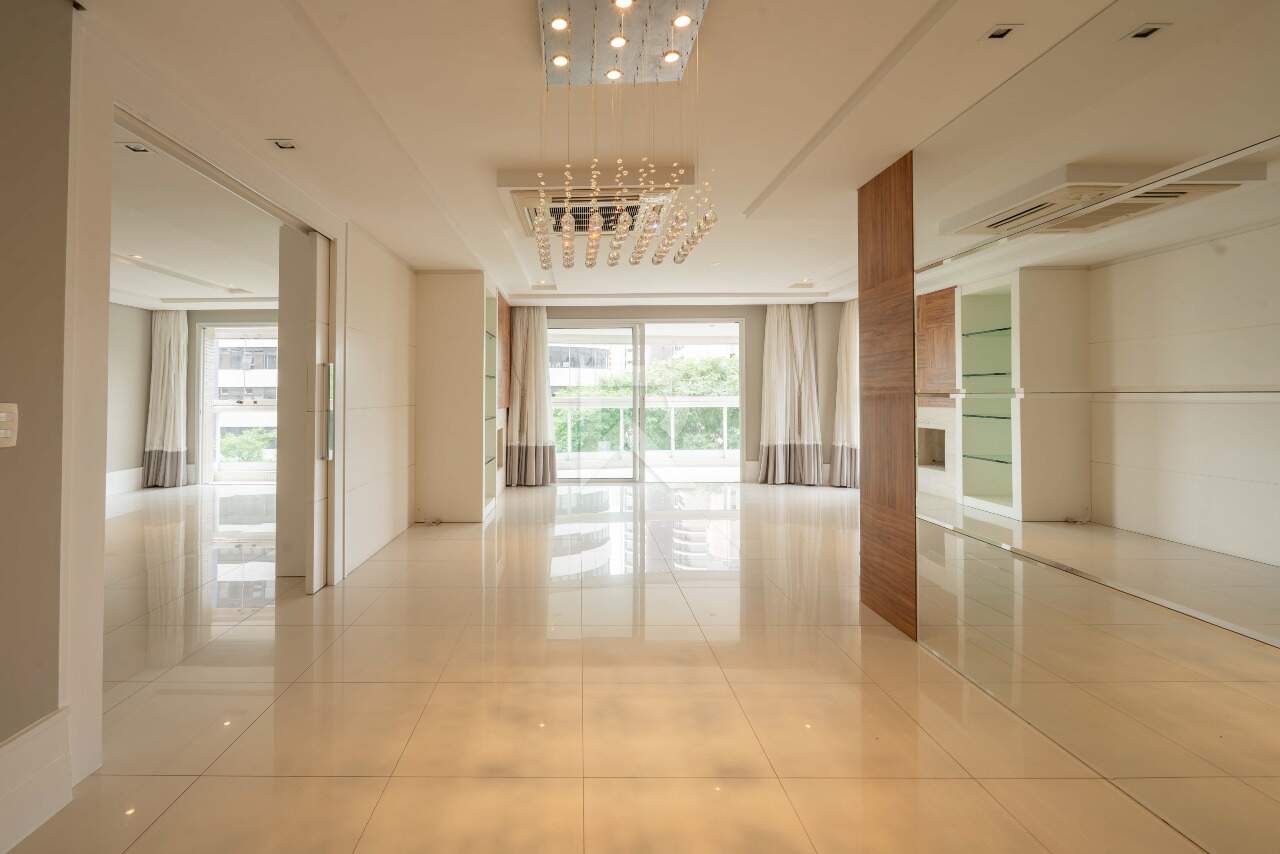 Apartamento Semi Mobiliado com 4 Suítes 3 Vagas à venda, 241 m² – Água Verde – Curitiba/PR miniatura 3