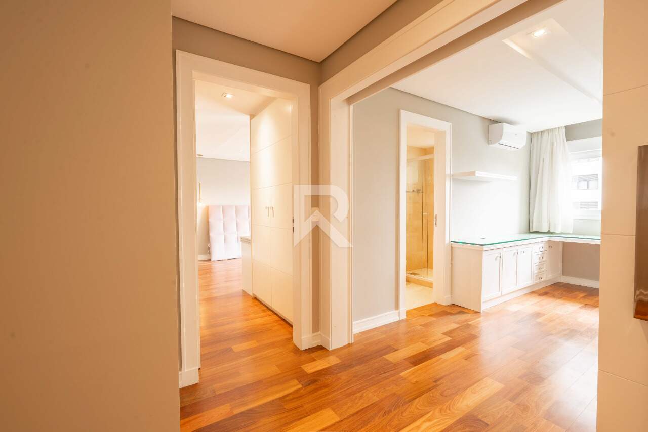 Apartamento Semi Mobiliado com 4 Suítes 3 Vagas à venda, 241 m² – Água Verde – Curitiba/PR miniatura 17