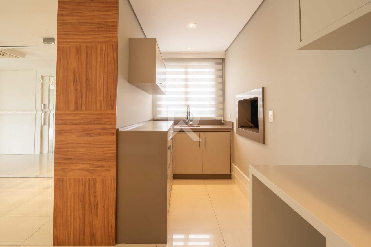 Apartamento Semi Mobiliado com 4 Suítes 3 Vagas à venda, 241 m² – Água Verde – Curitiba/PR miniatura 9