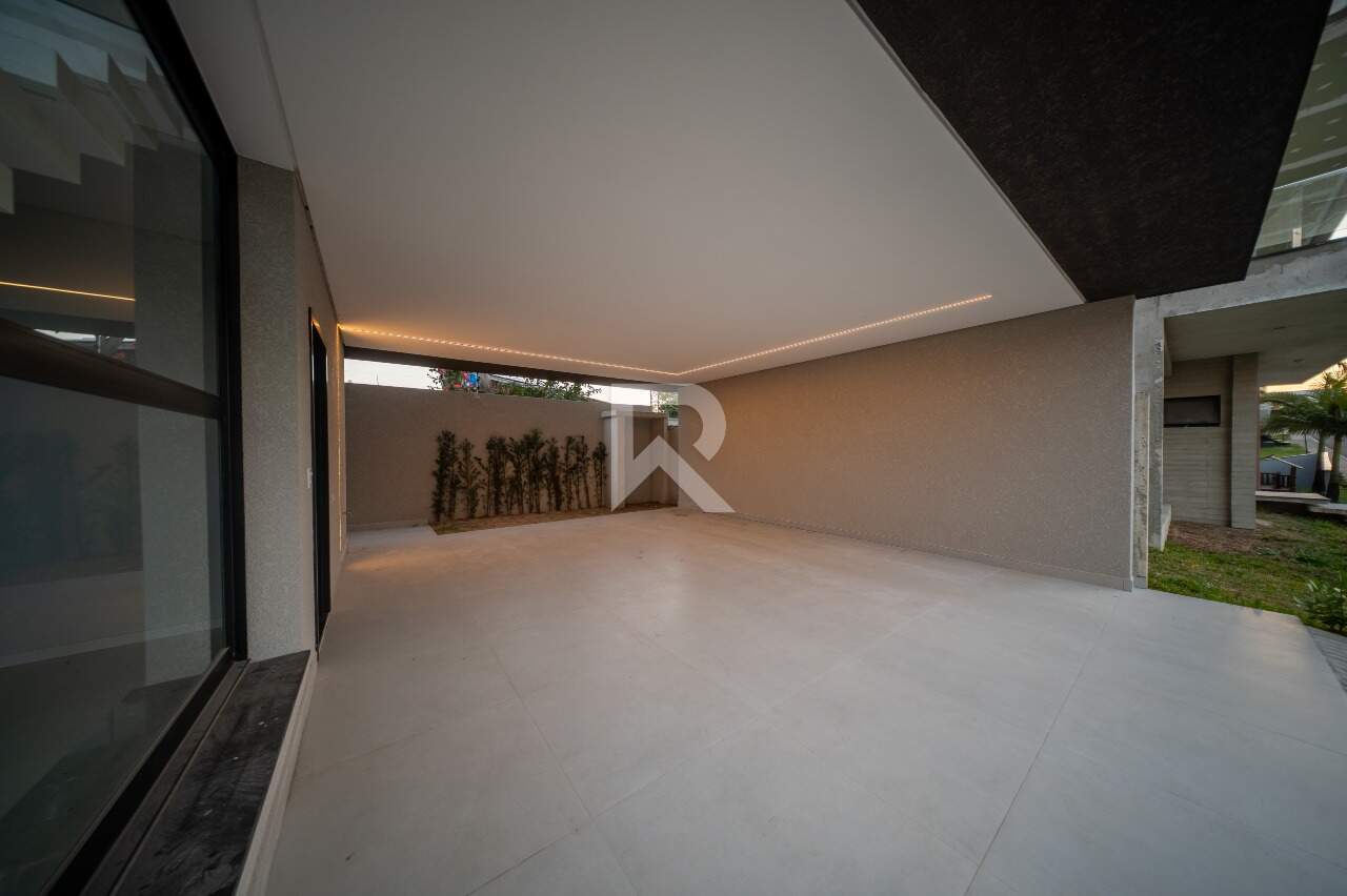 Casa com 250m2 privativos Quintal | 3 suítes | Condomínio miniatura 6