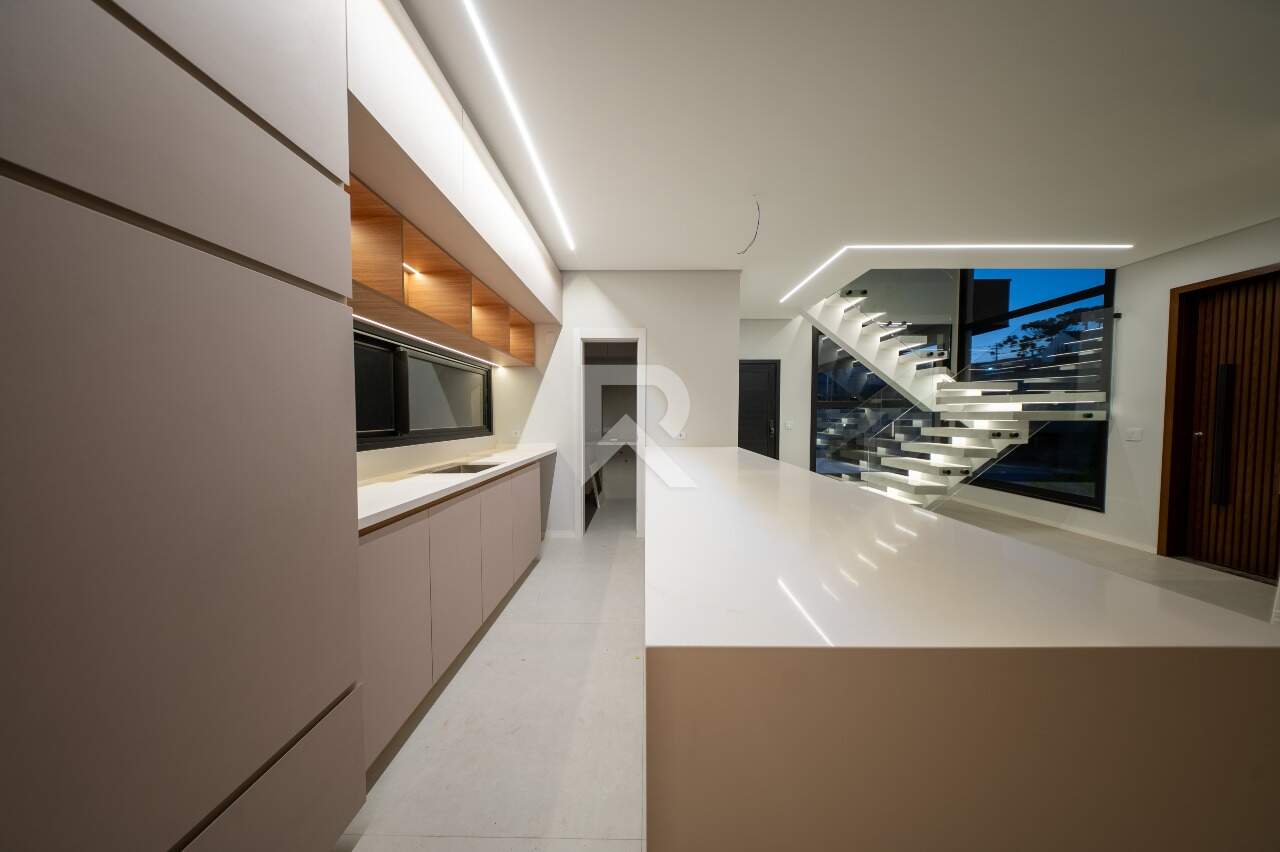 Casa com 250m2 privativos Quintal | 3 suítes | Condomínio miniatura 12