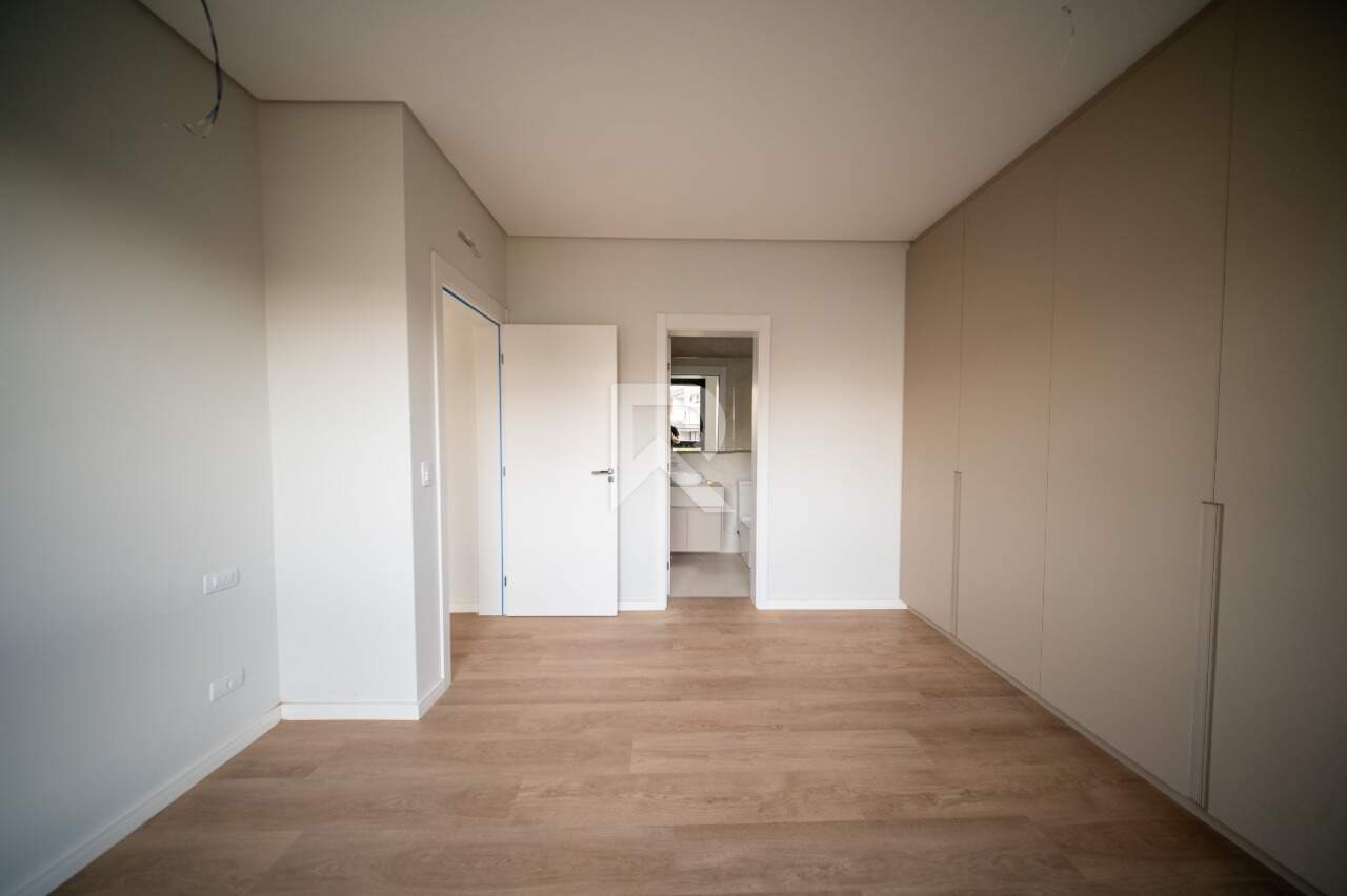 Casa com 250m2 privativos Quintal | 3 suítes | Condomínio miniatura 40