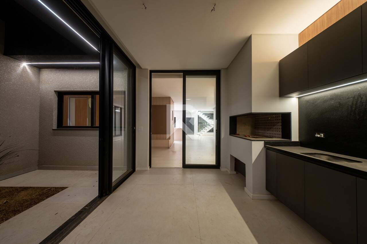 Casa com 250m2 privativos Quintal | 3 suítes | Condomínio miniatura 28