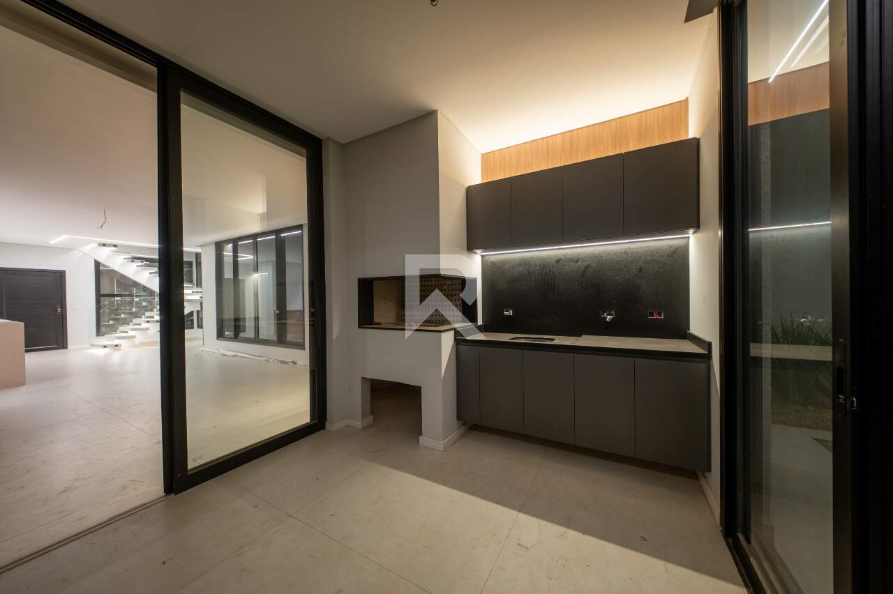 Casa com 250m2 privativos Quintal | 3 suítes | Condomínio miniatura 27
