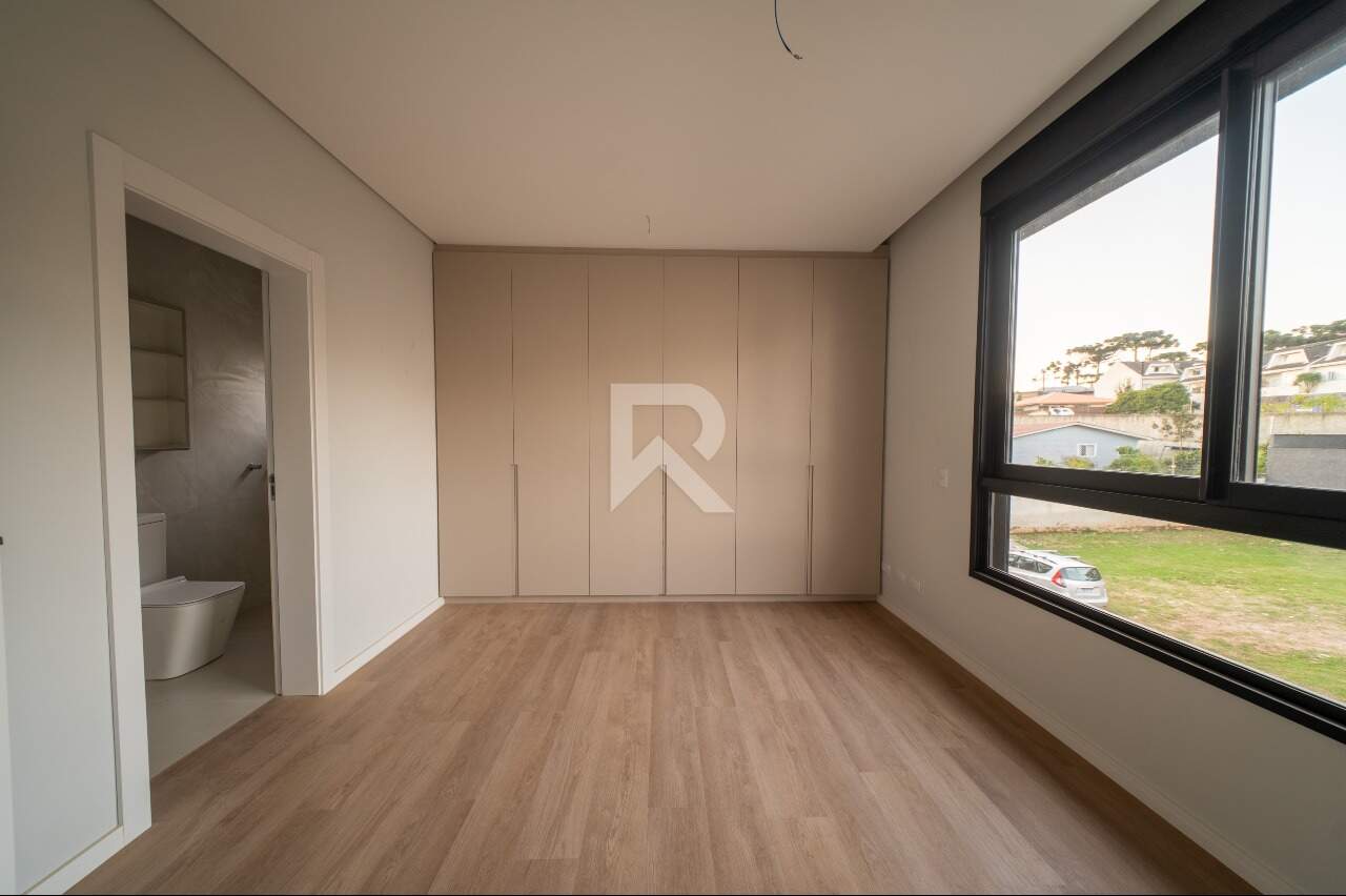 Casa com 250m2 privativos Quintal | 3 suítes | Condomínio miniatura 35