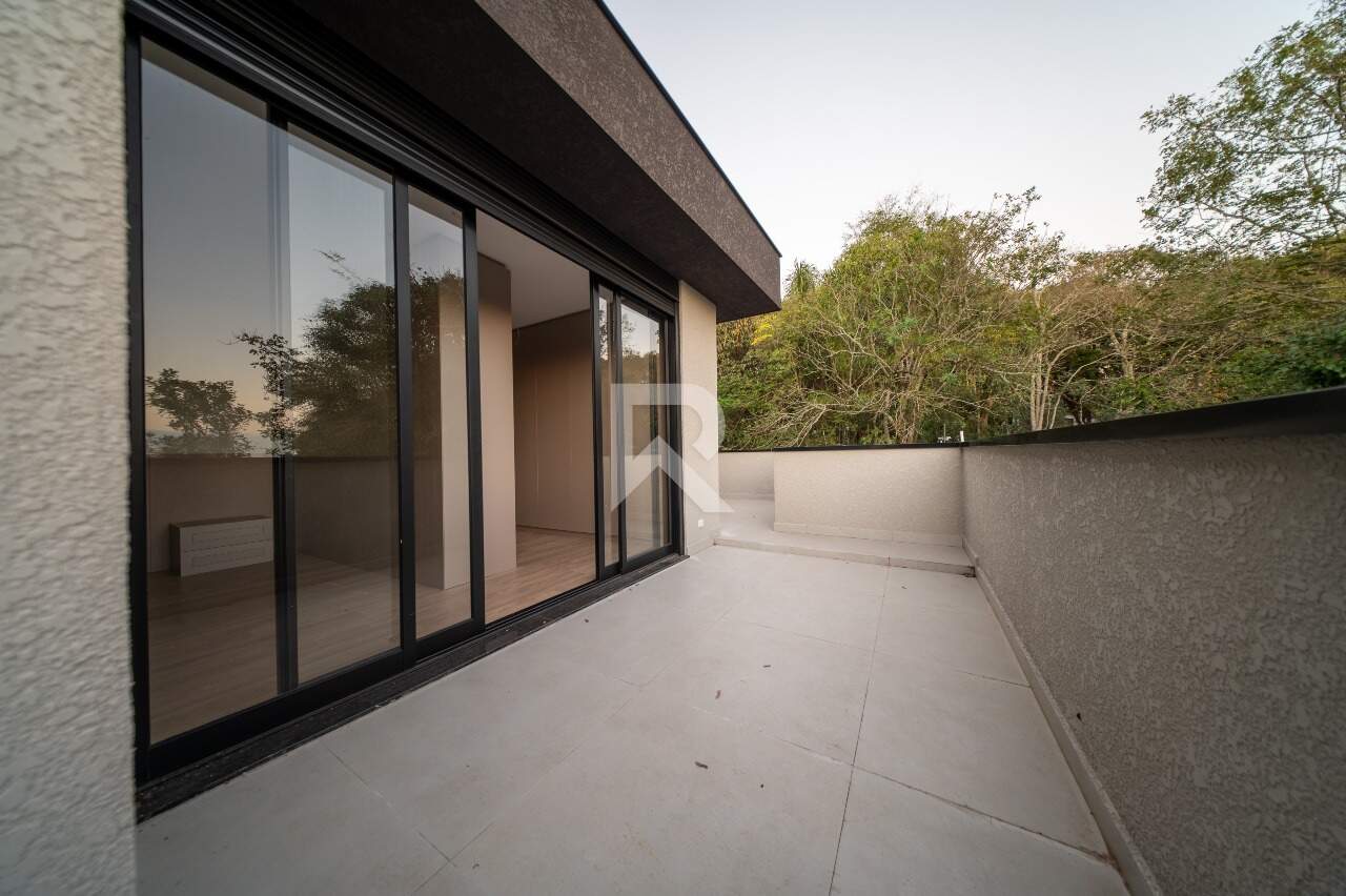 Casa com 250m2 privativos Quintal | 3 suítes | Condomínio miniatura 48