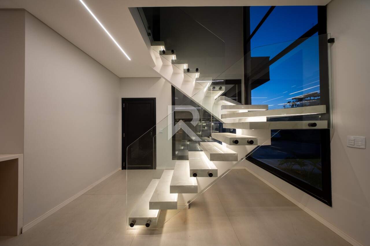 Casa com 250m2 privativos Quintal | 3 suítes | Condomínio miniatura 8