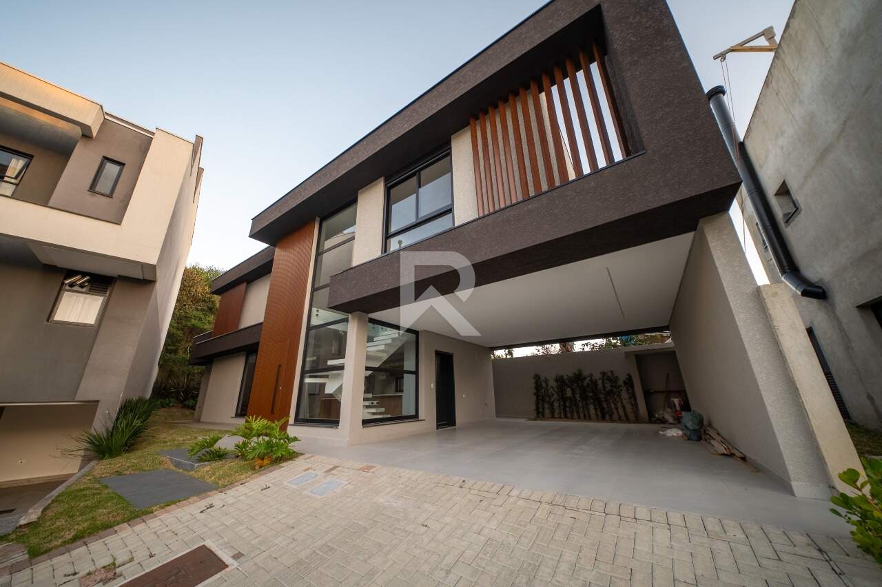 Casa com 250m2 privativos Quintal | 3 suítes | Condomínio miniatura 3
