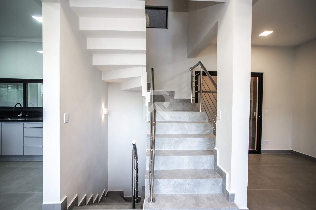Casa de Rua com Face Norte, 3 quartos 3 Vagas para locação, 200 m² - São Braz - Curitiba/PR miniatura 3
