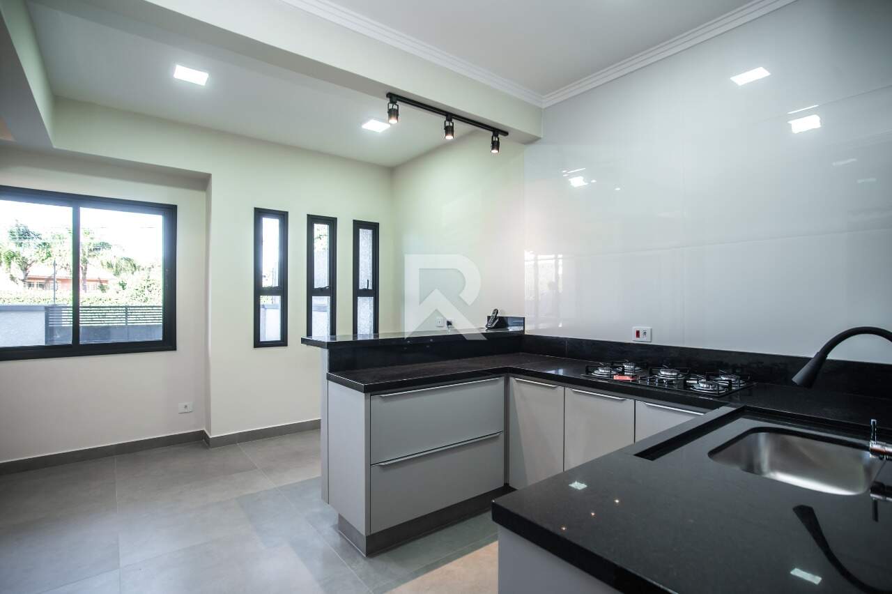 Casa de Rua com Face Norte, 3 quartos 3 Vagas para locação, 200 m² - São Braz - Curitiba/PR miniatura 9