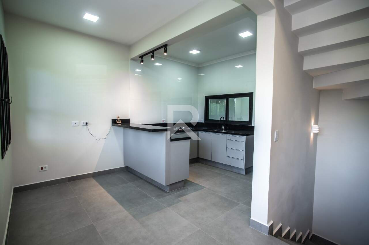 Casa de Rua com Face Norte, 3 quartos 3 Vagas para locação, 200 m² - São Braz - Curitiba/PR miniatura 4
