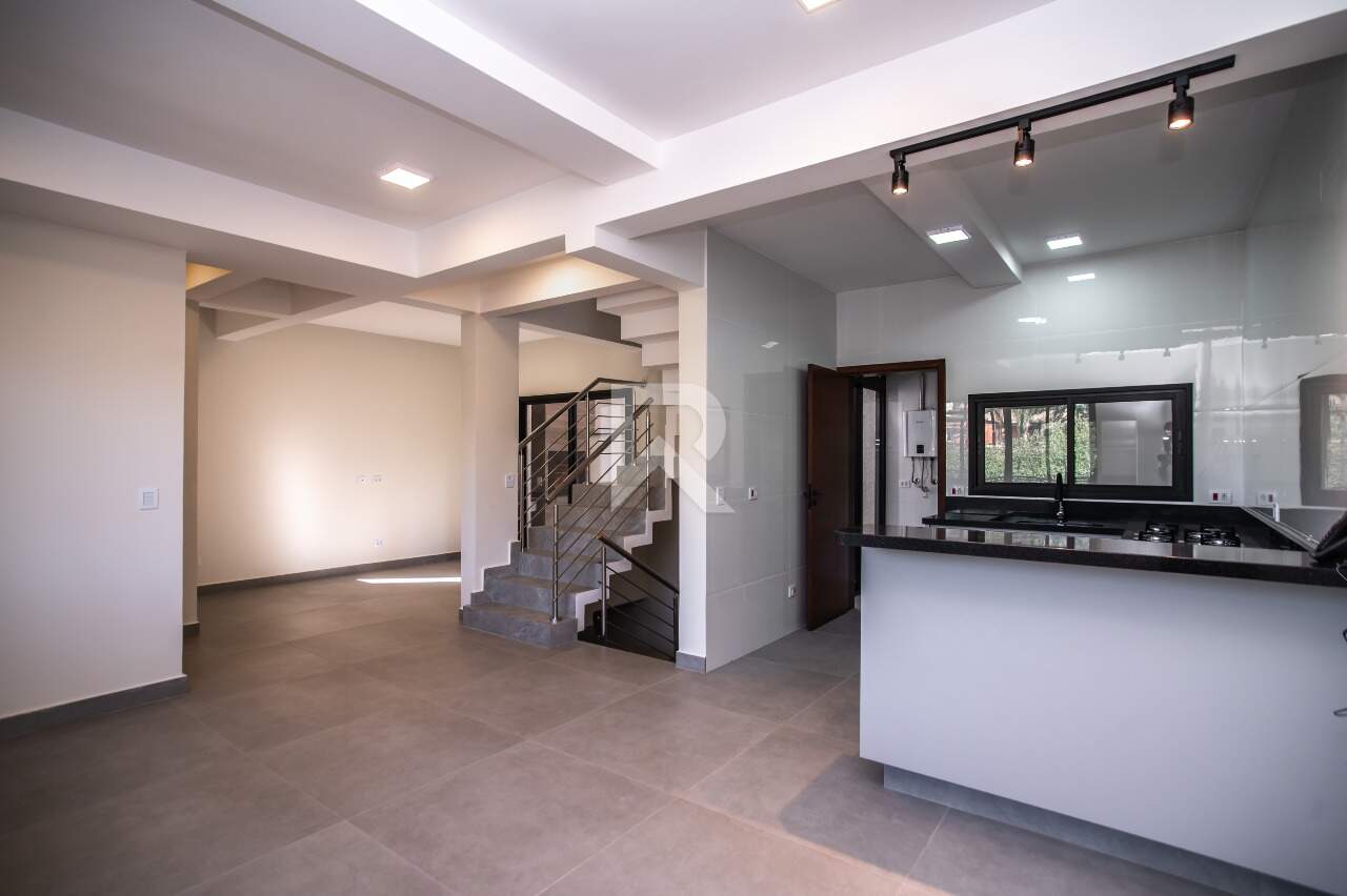 Casa de Rua com Face Norte, 3 quartos 3 Vagas para locação, 230 m² - São Braz - Curitiba/PR miniatura 3