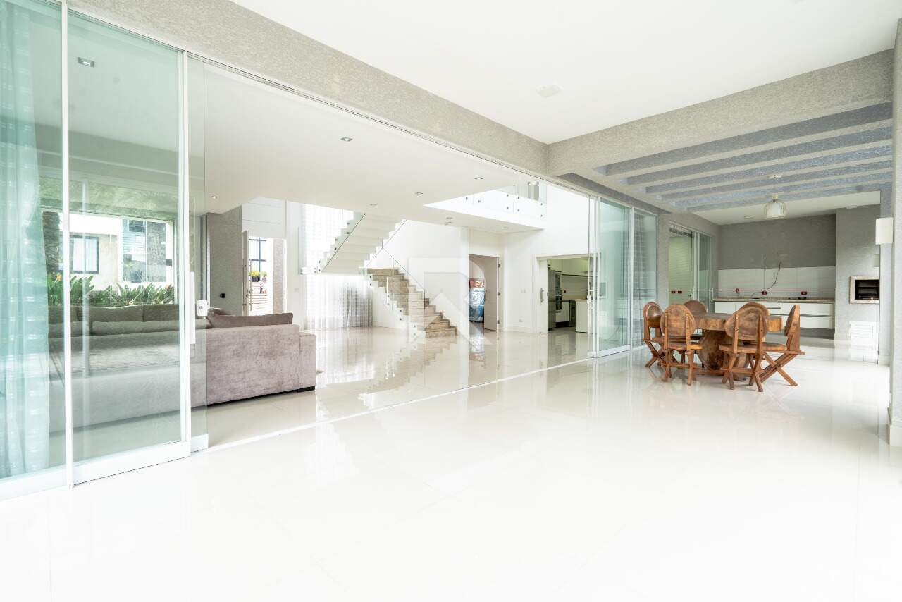 Casa Moderna Semi Mobiliada em Cond. Clube com 4 suítes, Quintal e 458m2 para aluguel - Santa Felicidade, Curitiba miniatura 10