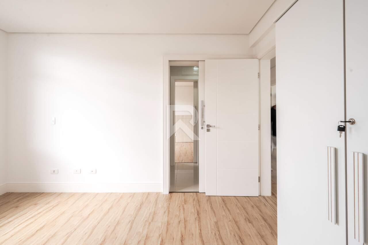 Casa Moderna Semi Mobiliada em Cond. Clube com 4 suítes, Quintal e 458m2 para aluguel - Santa Felicidade, Curitiba miniatura 32