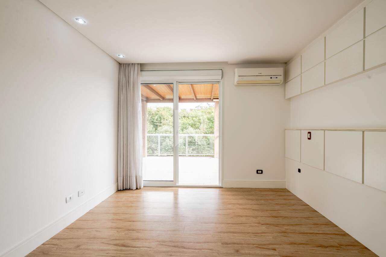Casa Moderna Semi Mobiliada em Cond. Clube com 4 suítes, Quintal e 458m2 para aluguel - Santa Felicidade, Curitiba miniatura 37