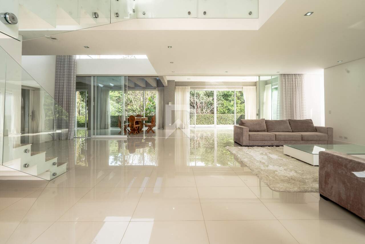 Casa Moderna Semi Mobiliada em Cond. Clube com 4 suítes, Quintal e 458m2 para aluguel - Santa Felicidade, Curitiba miniatura 4
