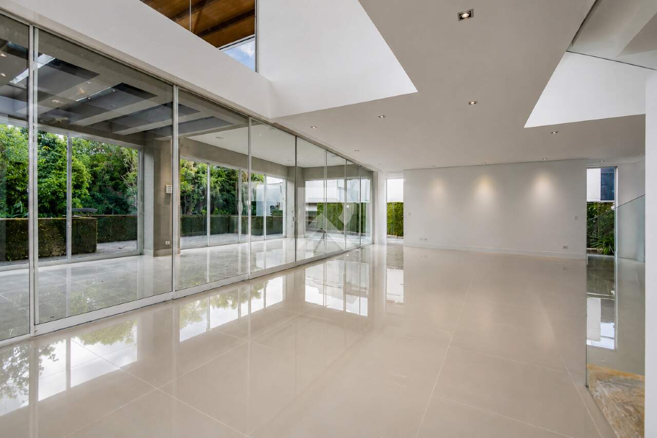 Casa Moderna Semi Mobiliada em Cond. Clube com 4 suítes, Quintal e 458m2 para venda - Santa Felicidade, Curitiba miniatura 10