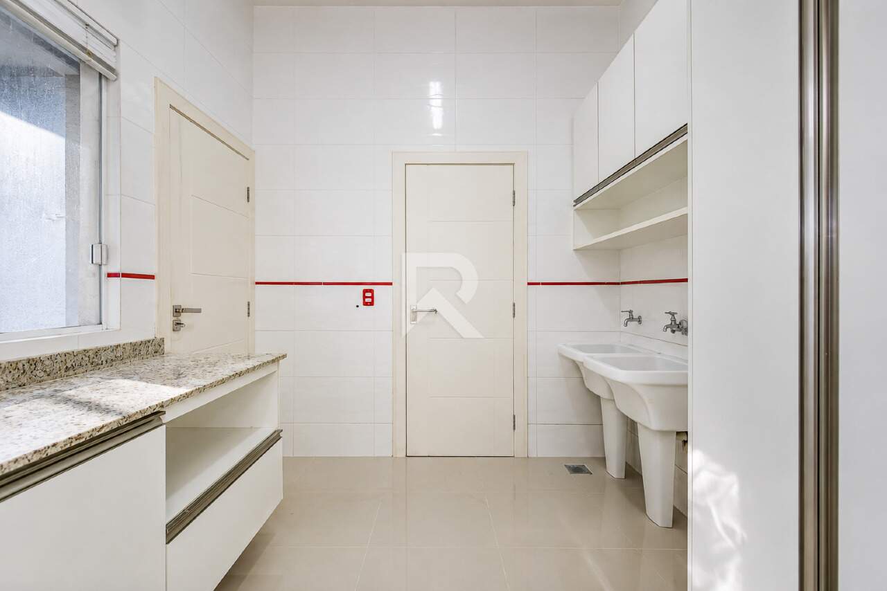 Casa Moderna Semi Mobiliada em Cond. Clube com 4 suítes, Quintal e 458m2 para venda - Santa Felicidade, Curitiba miniatura 8