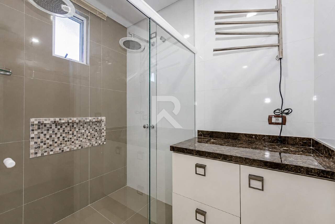 Casa Moderna Semi Mobiliada em Cond. Clube com 4 suítes, Quintal e 458m2 para venda - Santa Felicidade, Curitiba miniatura 28
