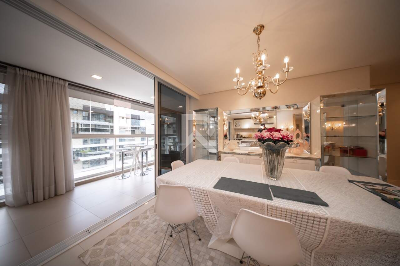 Apartamento Mobiliado com Vista Livre, 3 quartos 3 Vagas para locação, 130 m² - Água Verde - Curitiba/PR miniatura 3
